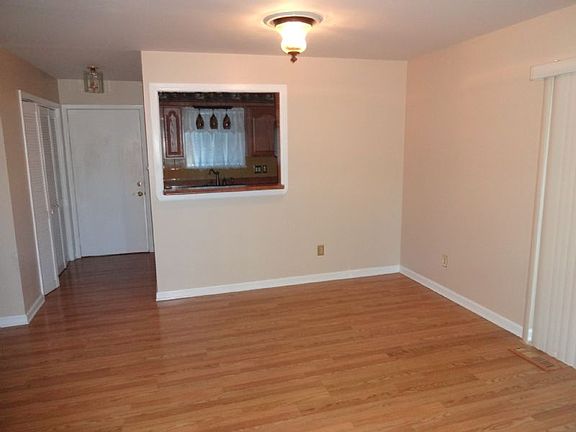 4th image of 512 Green Mountain Cir APT 105