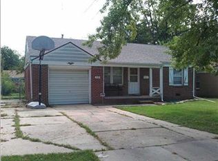 818 S Apache Dr, Wichita, KS 67207