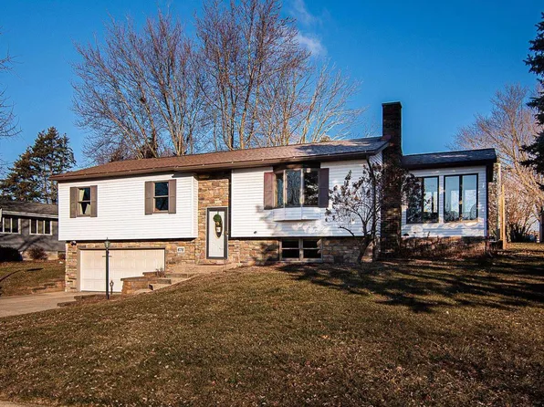 676 Maryville Heights Drive, Hazel Green, WI 53811