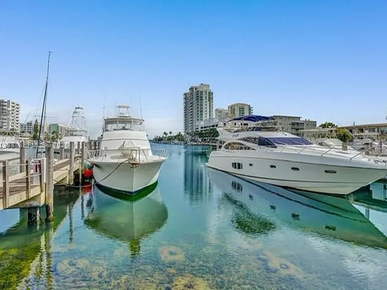 7900 Harbor Island Dr #704 — Photo 3