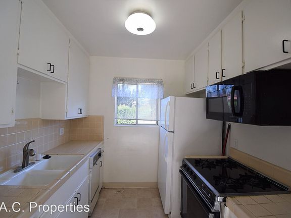 5th image of 11204 Peach Grove St APT 4