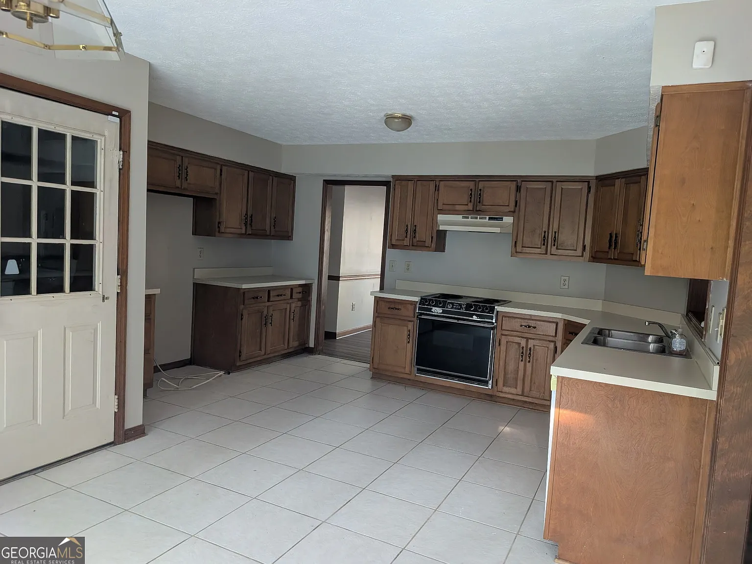 3 bed, 2.0 bath, 1867 sqft, $3,000 — Photo 3