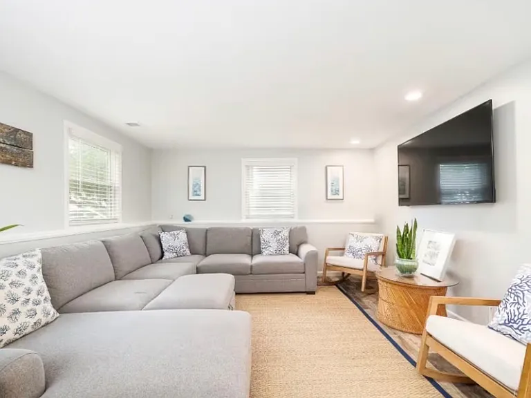 1227 Gardens Ave — Photo 3