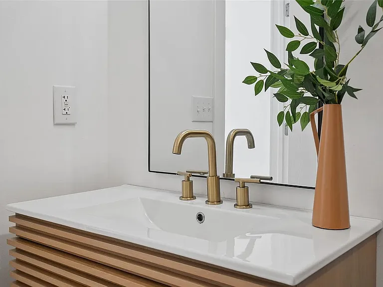 400 E Locust St #213 — Photo 17