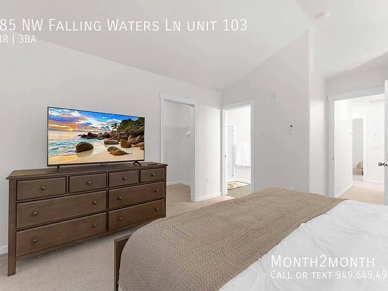 685 NW Falling Waters Ln #103 — Photo 17
