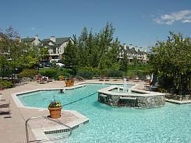 Outdoor pool and Jacuzzi