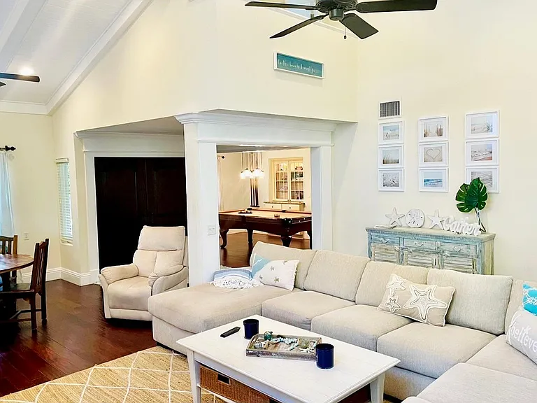 1435 Corona Ln — Photo 9