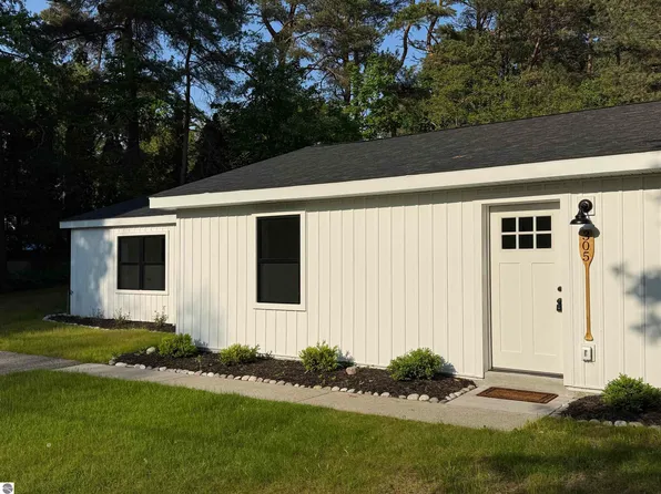305 S 5th St, Leland, MI 49654