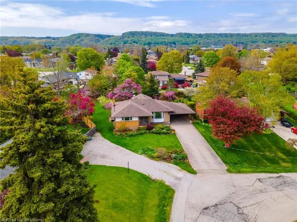 5 Almond Gdns, Grimsby, ON L3M 2J9