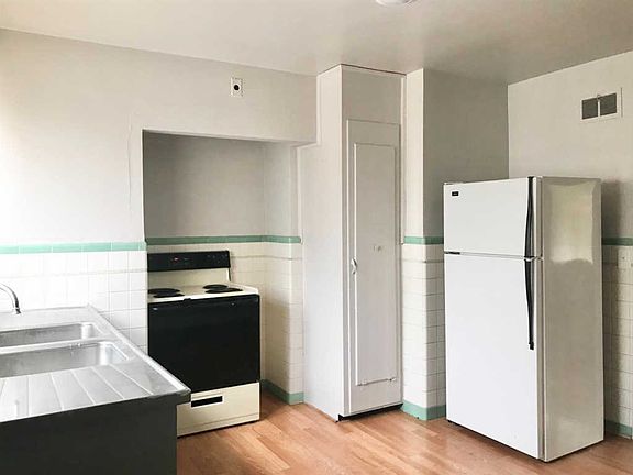 4th image of 2438 Ardmore Ave