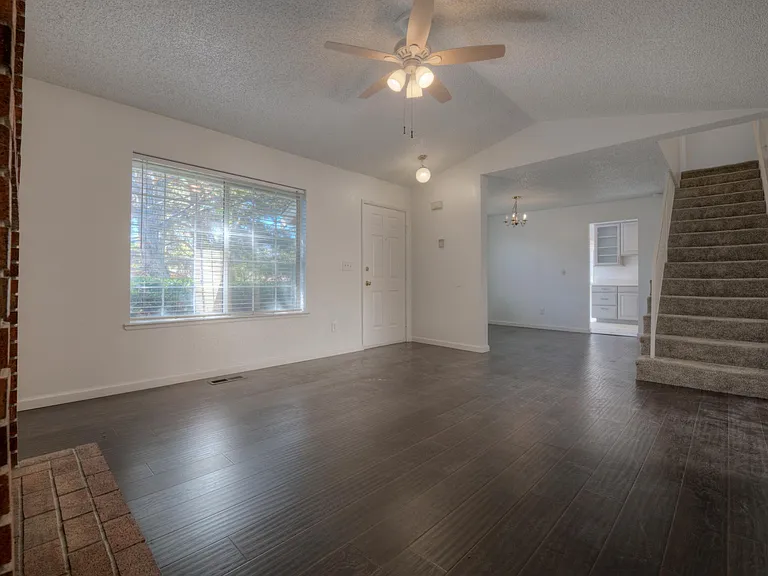 6024 Conness Way — Photo 10