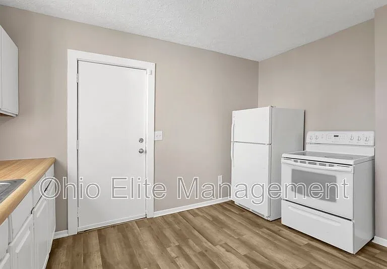 793 E Starr Ave — Photo 1