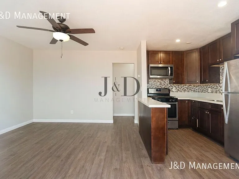 1430 Dubuque St — Photo 6