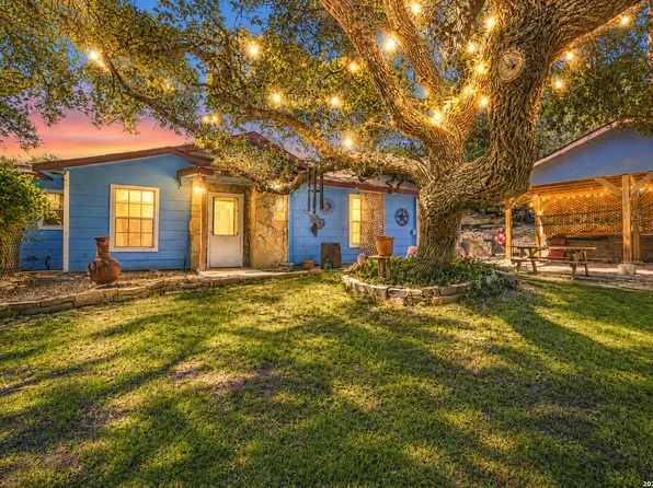 1069 Trail Pass, Canyon Lake, TX 78133