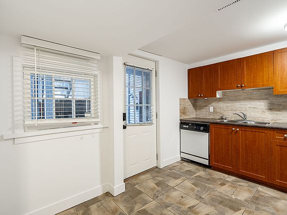 4th image of 261 Osborne Rd E