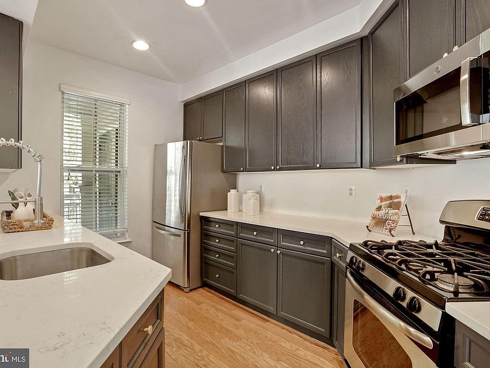 1st image of 5112 Donovan Dr APT 304