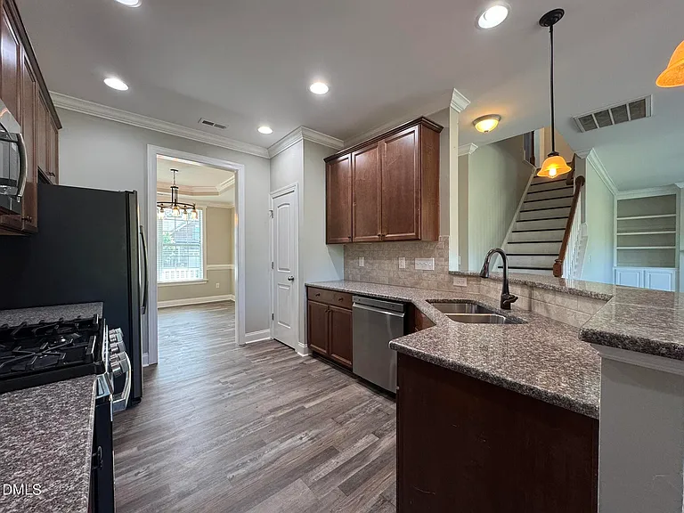 528 Walker Ranch Dr — Photo 8