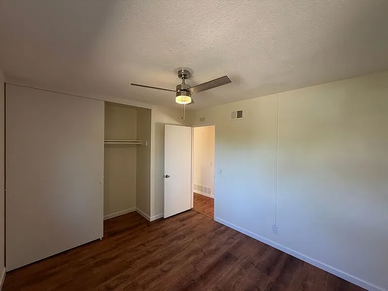 6645 Amberly St — Photo 10