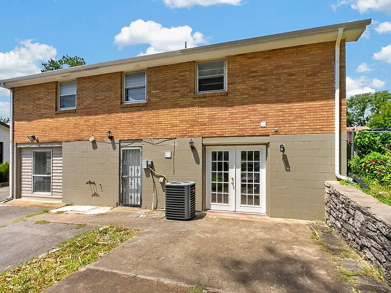 261 Eisenhower Dr — Photo 42