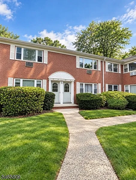 67 Manchester Ct #67