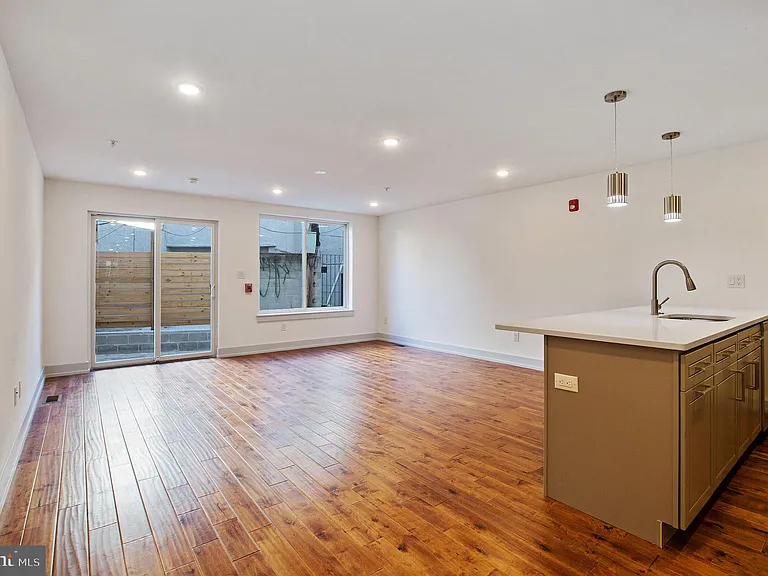 1513 Brown St #1 — Photo 6