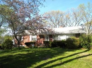 16 Dinsmore St, Lowell, MA 01852