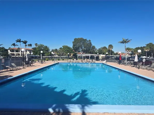 601 Three Islands Blvd APT 107, Hallandale, FL 33009