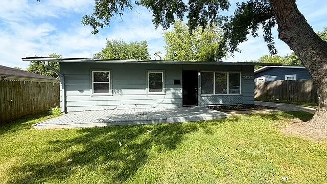 3 bed, 1.0 bath, 900 sqft, $1,325 — Photo 2