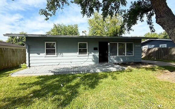 2nd image of 3232 Normandy Rd