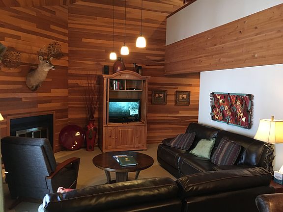2nd image of 1579 Lakeside Cir