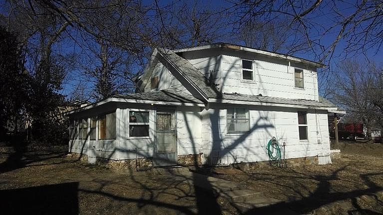 2nd image of 408 E Walnut St