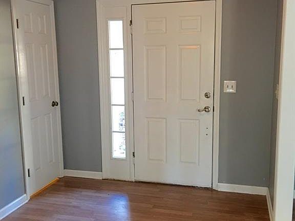2nd image of 303 Lochland Pl