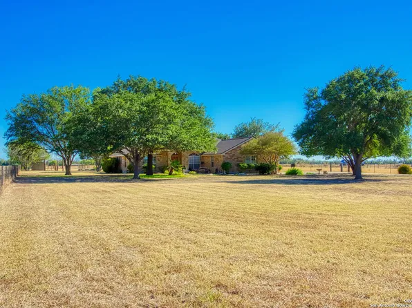 15260 Miller Rd, St Hedwig, TX 78152