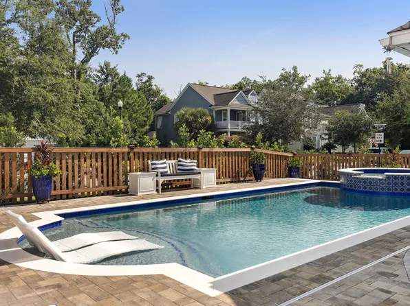 1890 Gammon St, Charleston, SC 29414