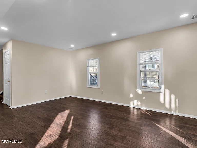 148 Dewitt Ave — Photo 19