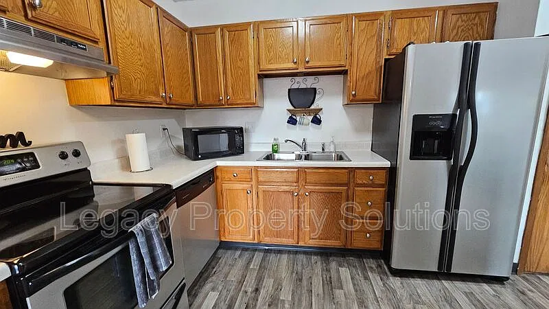 2 bed, 418 sqft, $2,000 — Photo 4