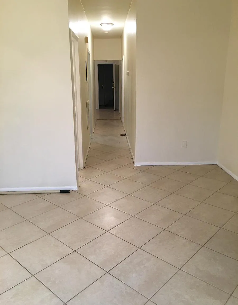 3 bed, 1100 sqft, $2,000 — Photo 2