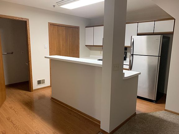 3rd image of 2553 Bedford Ct