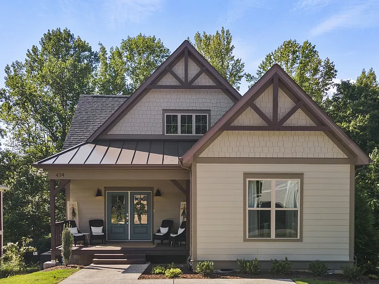474 Evans Dr — Photo 1