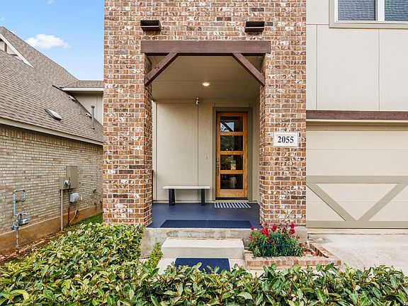 3rd image of 2055 COWAN DR