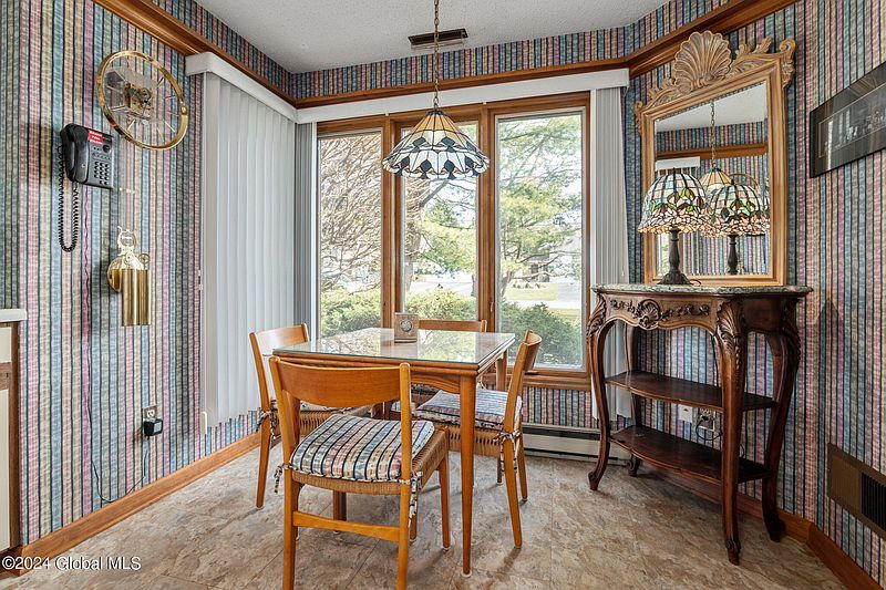 5th image of 38 Carrie Court