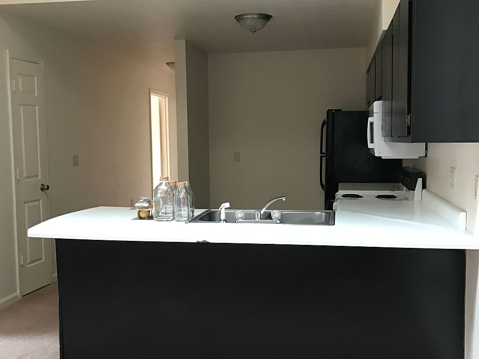 1st image of 6 Crestmont Dr
