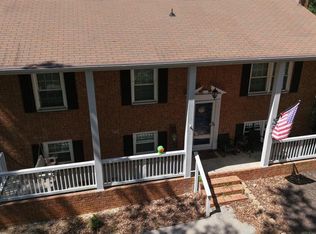 2624 Forest Oak Dr, Roanoke, VA 24012
