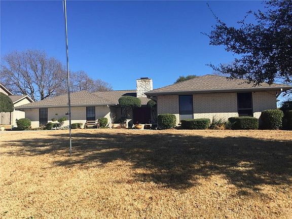 2nd image of 1312 Clubhouse Dr