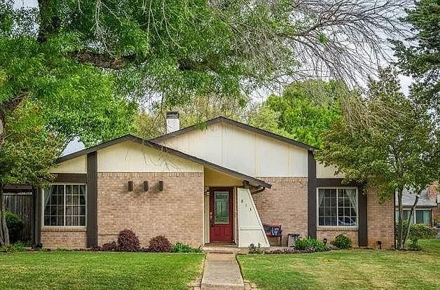 1st image of 813 Holly Oak Dr