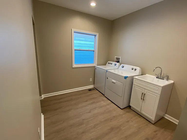 429 N Linwood Ave — Photo 5