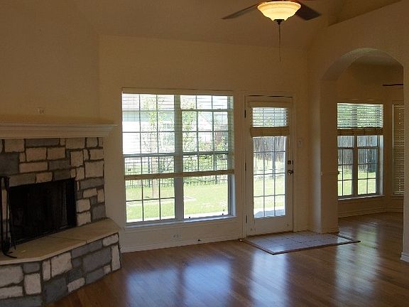 3rd image of 190 Joe Hoeffer Cir