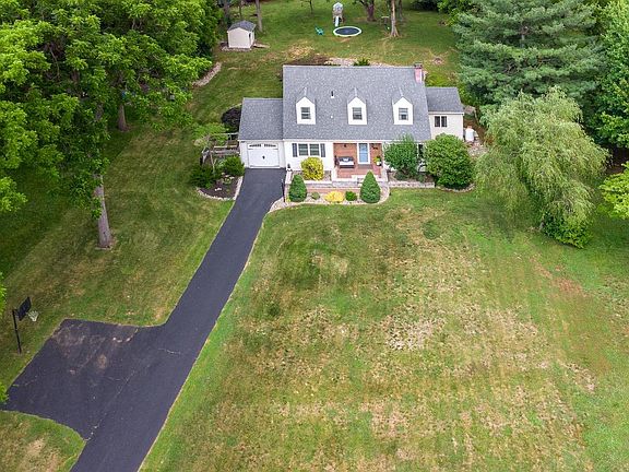 3rd image of 215 Colwyn Ter