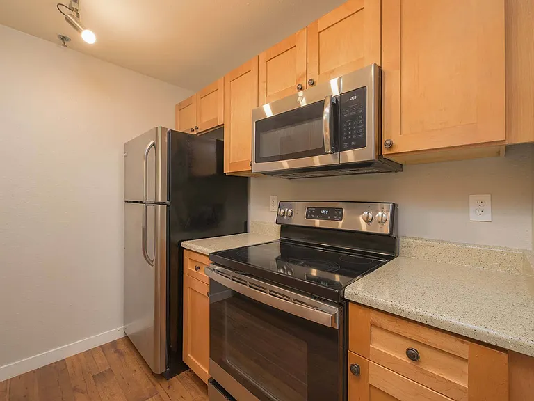 Peloton Apartments — Photo 2