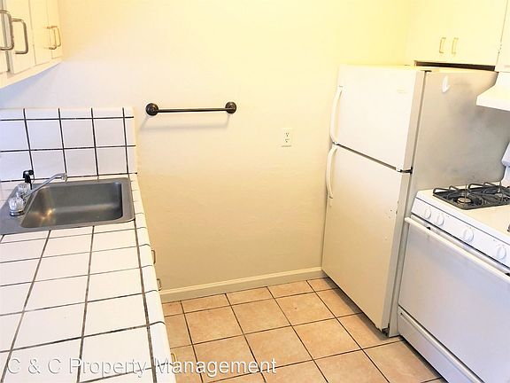 3rd image of 351 Dela Vina Ave APT 10